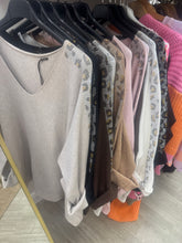 Load image into Gallery viewer, Leopard glitz jumper

