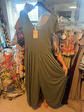 Load image into Gallery viewer, Jumpsuit with short sleeve
