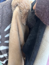 Load image into Gallery viewer, 4 colours ultra thick faux fur hoody cardigan
